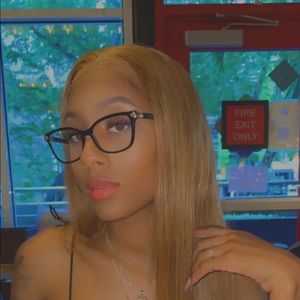 Meet your Posher, Sierra